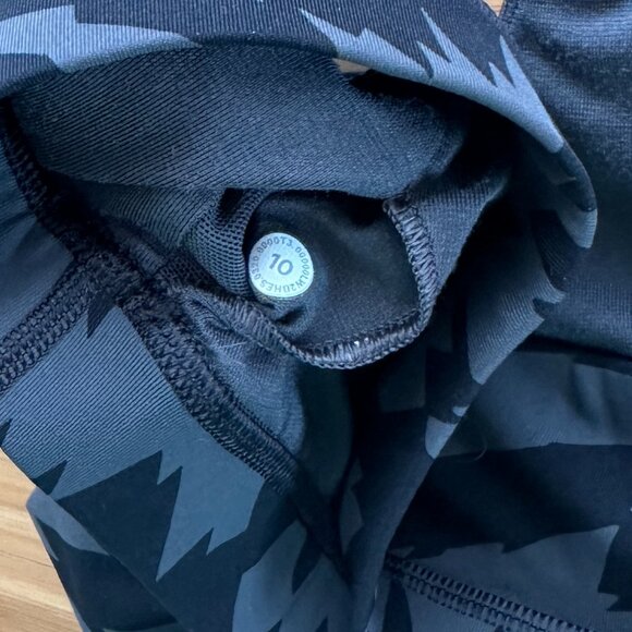 lululemon Energy Bra Medium Support B-D Cups Black/Grey Size 10 EUC - Picture 4 of 13